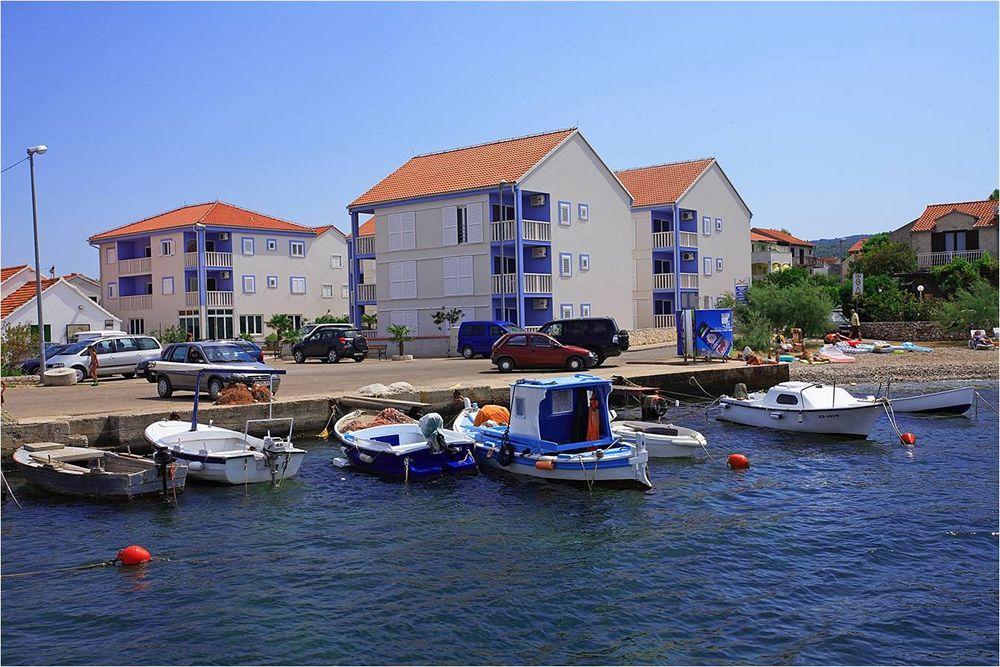 Mirce Aparthotel Marina Gromela المظهر الخارجي الصورة